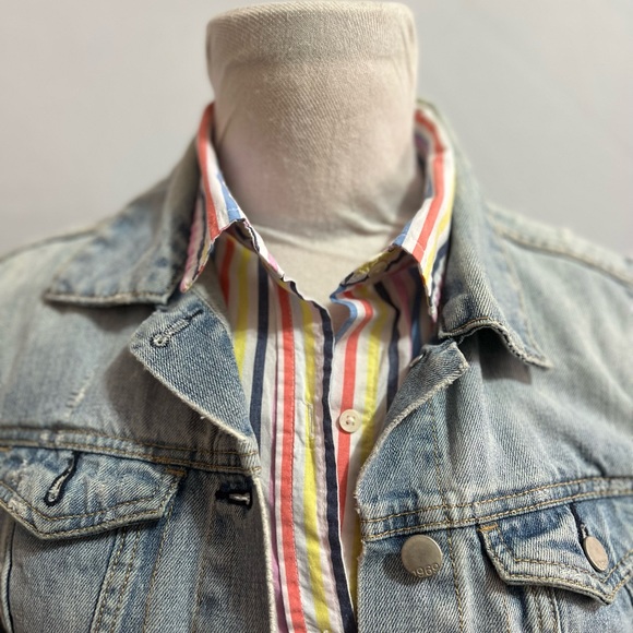 Women Gap striped button down shirt. - Picture 5 of 6